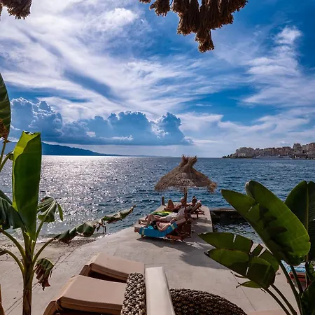 Grand Saranda 4* Sarandë